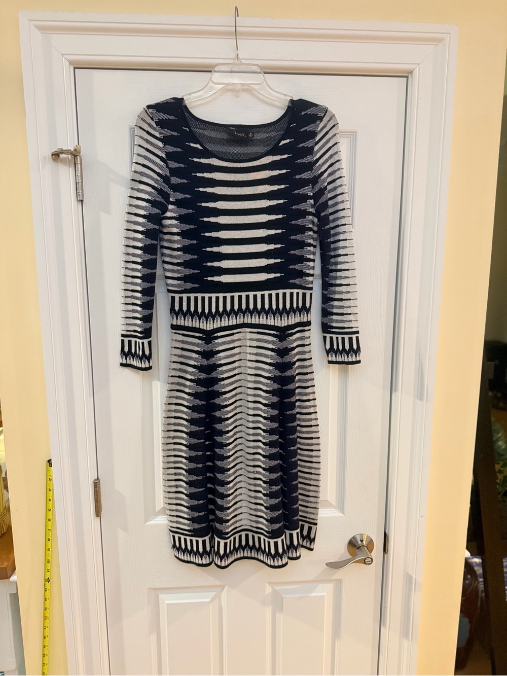Ladies Size Medium Just "Taylor" Black & White Long Sleeve Knit Dress GUC